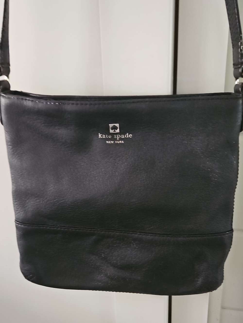 Kate spade Black Leather Messenger Crossbody Adj. Strap Stripe Lining